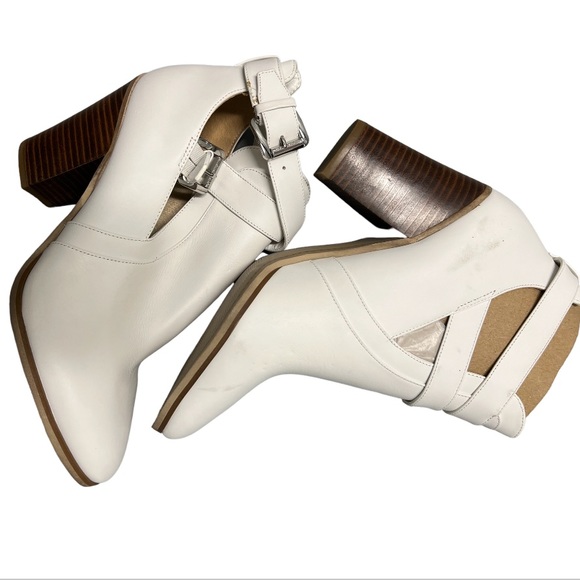 Michael Kors nwt white booties with heels and buckle details never worn classic - Picture 9 of 9